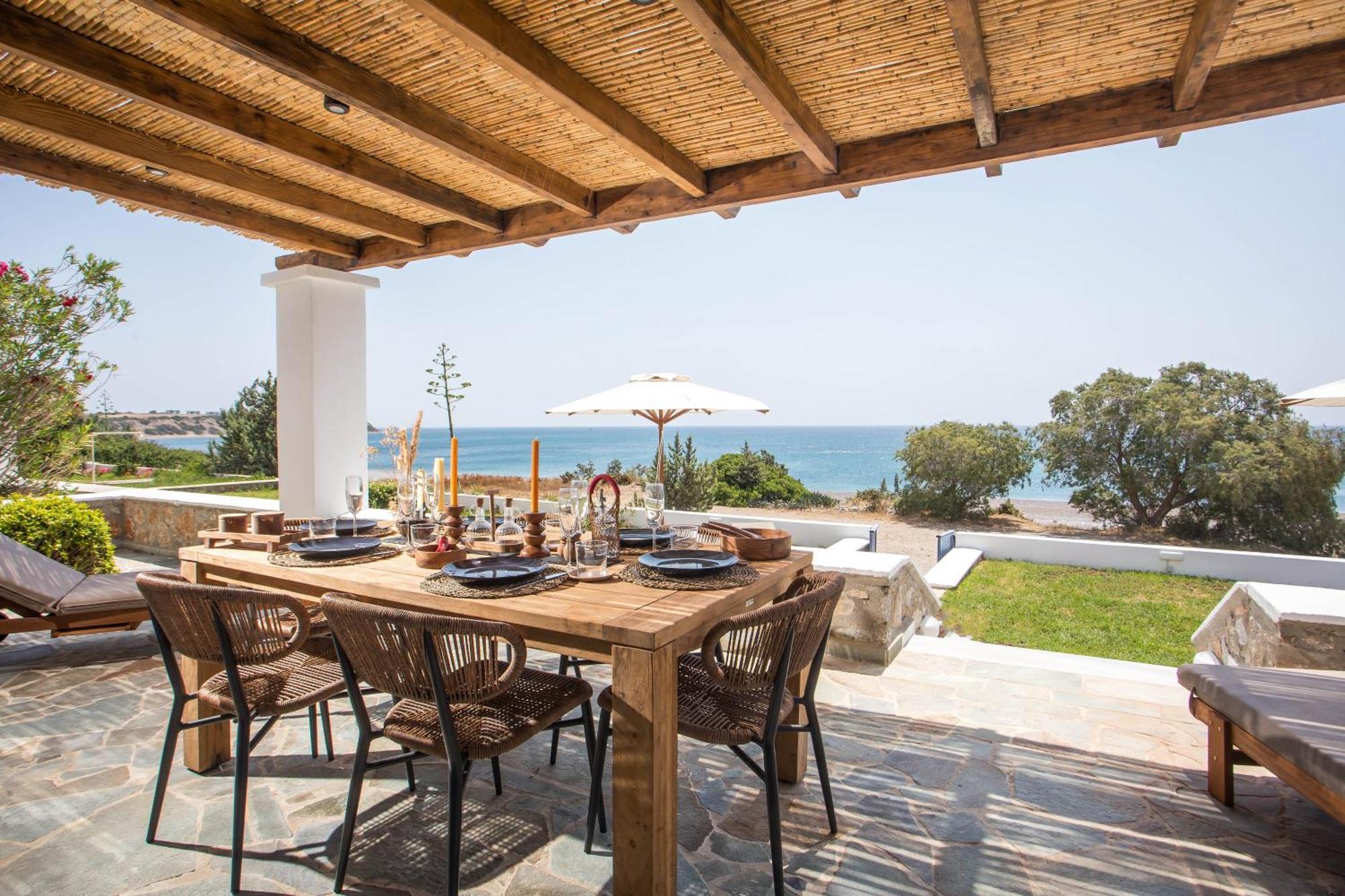 Mare Mio, Beachfront, Newly Rennovated *